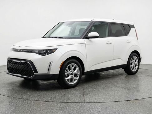 Used 2025 Kia Soul LX w/ LX Technology Package FWD image 3