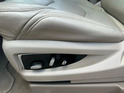 Used 2017 Cadillac Escalade ESV Premium Luxury image 36