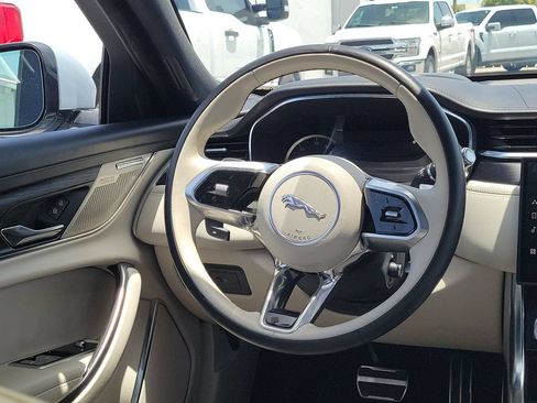 Used 2022 Jaguar XF SE RWD image 14