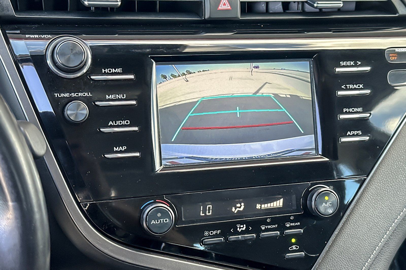 Certified 2019 Toyota Camry SE FWD image 17