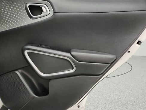 Used 2023 Kia Soul S FWD image 30