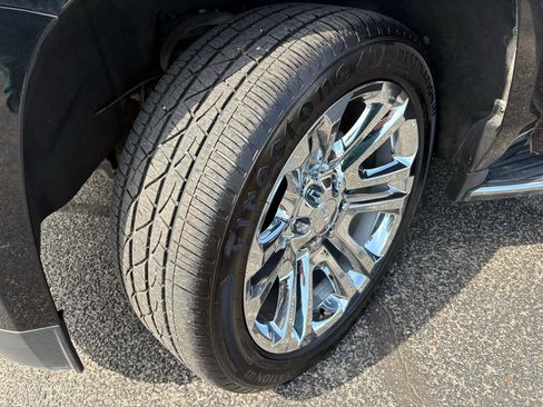 Used 2017 GMC Yukon SLT w/ Premium Edition AWD/4WD image 61