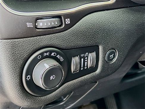 Used 2021 Jeep Cherokee Trailhawk w/ Comfort/Convenience Group image 17