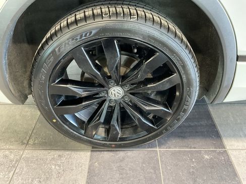 Used 2020 Volkswagen Tiguan SE R-Line image 7