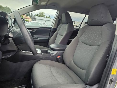 Used 2022 Toyota RAV4 XLE w/ XLE Grade Weather Package AWD/4WD image 21