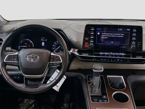 Used 2024 Toyota Sienna XLE image 20