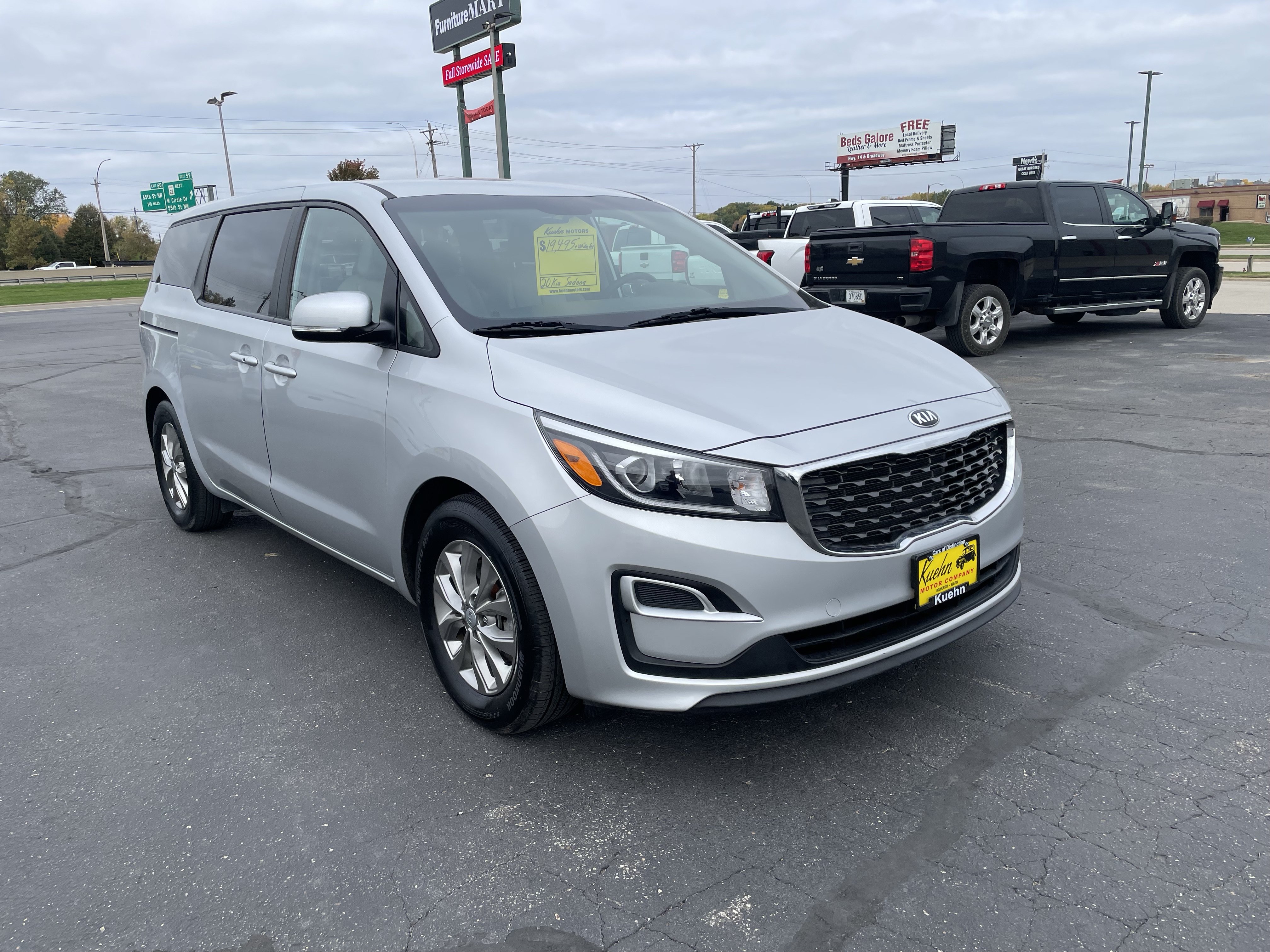 Used 2020 Kia Sedona LX FWD image 2