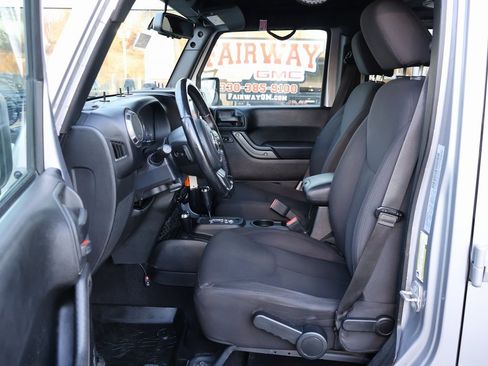 Used 2018 Jeep Wrangler Unlimited Sport S image 12