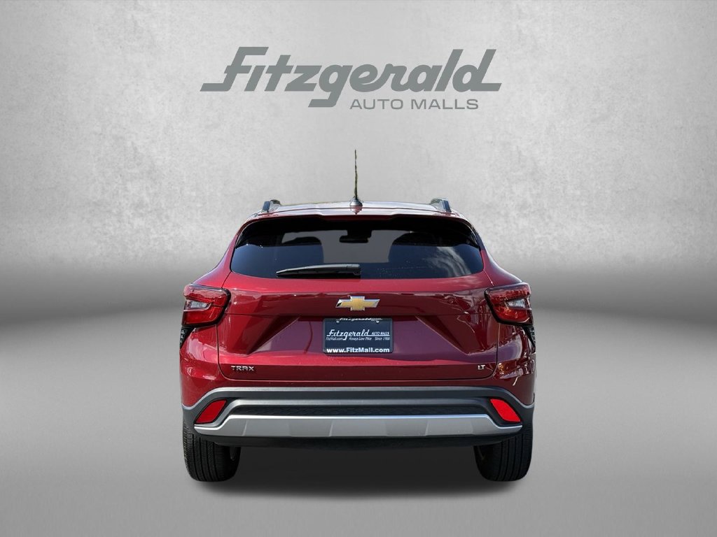 Used 2025 Chevrolet Trax LT FWD image 7