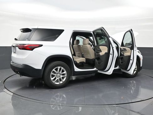 Used 2023 Chevrolet Traverse LS FWD image 28