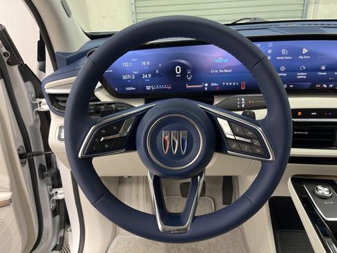 Used 2025 Buick Enclave Avenir image 25