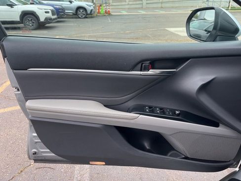 Used 2018 Toyota Camry XLE FWD image 22