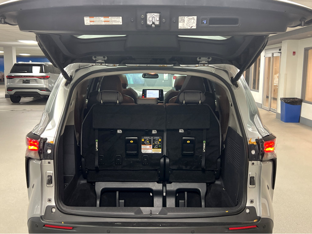 Used 2022 Toyota Sienna XLE AWD/4WD image 29