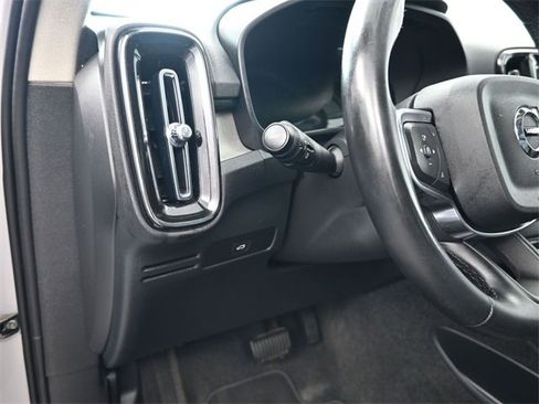 Used 2024 Volvo XC40 B5 Plus image 14