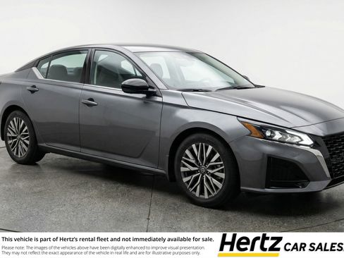 Used 2025 Nissan Altima 2.5 SV FWD image 1