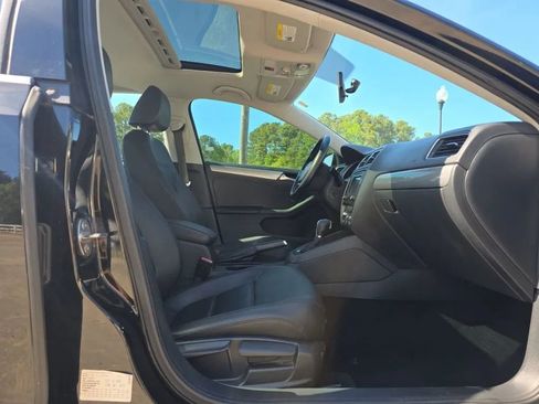 Used 2017 Volkswagen Jetta SE image 44