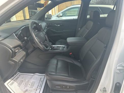 Used 2023 Chevrolet Traverse RS w/ LPO, Floor Liner Package FWD image 9