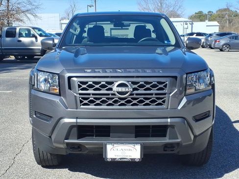 Used 2024 Nissan Frontier SV image 2