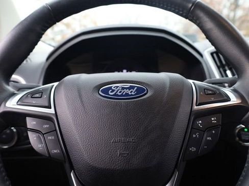 Certified 2024 Ford Edge SEL image 8