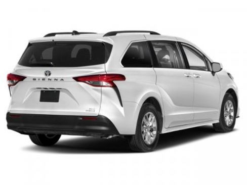 Used 2024 Toyota Sienna XLE image 2