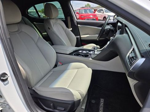 Used 2022 Genesis G70 2.0T RWD image 15