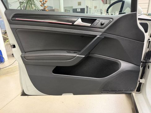 Used 2015 Volkswagen Golf 4-Door FWD image 11