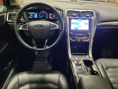 Used 2018 Ford Fusion SE w/ Fusion SE Technology Package FWD image 22