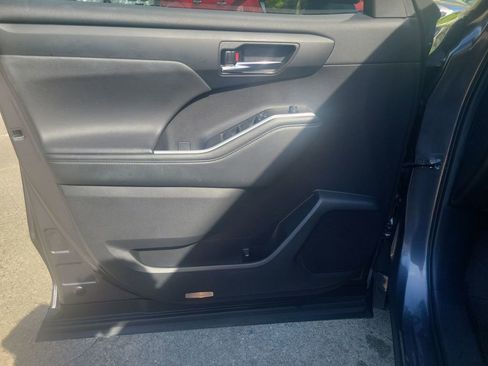 Used 2022 Toyota Highlander XLE image 13
