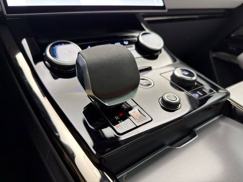 Used 2023 Land Rover Range Rover Sport SE image 11