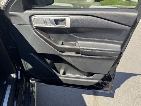 Used 2020 Ford Explorer Limited AWD/4WD image 18