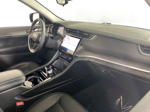 Used 2023 Jeep Grand Cherokee Limited image 25