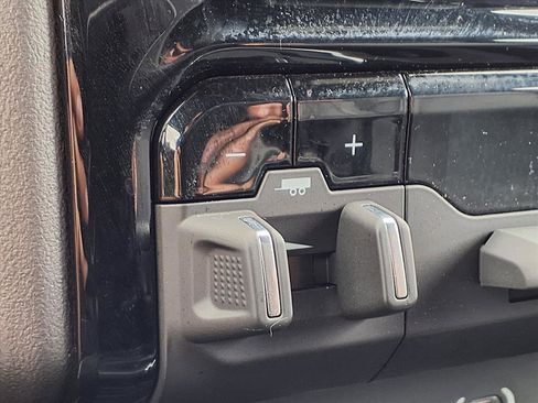 Used 2024 RAM 2500 Laramie w/ Sport Appearance Package image 21