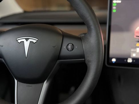 Used 2024 Tesla Model Y Long Range AWD/4WD image 23