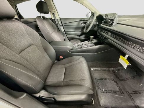 Used 2025 Honda Accord SE image 27
