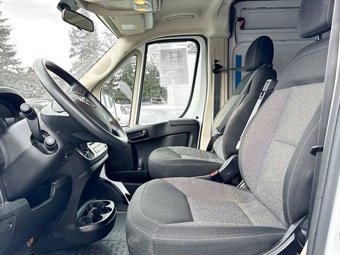 Used 2021 RAM ProMaster 2500 w/ Convenience Group FWD image 10
