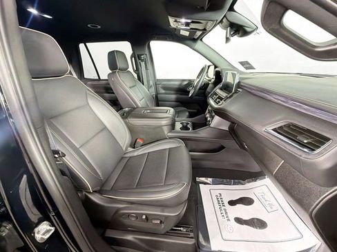 Used 2024 GMC Yukon SLT w/ SLT Luxury Package image 33