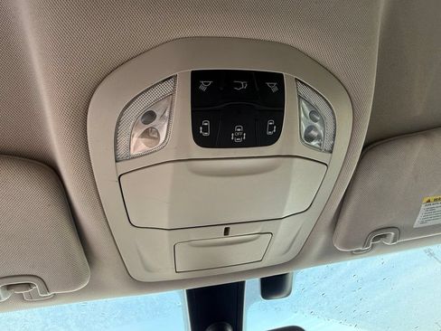 Used 2019 Chrysler Pacifica Touring-L FWD image 31