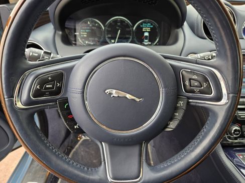Used 2011 Jaguar XJ L image 16