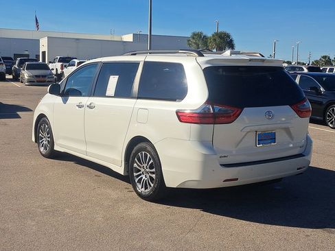 Used 2020 Toyota Sienna Limited image 4