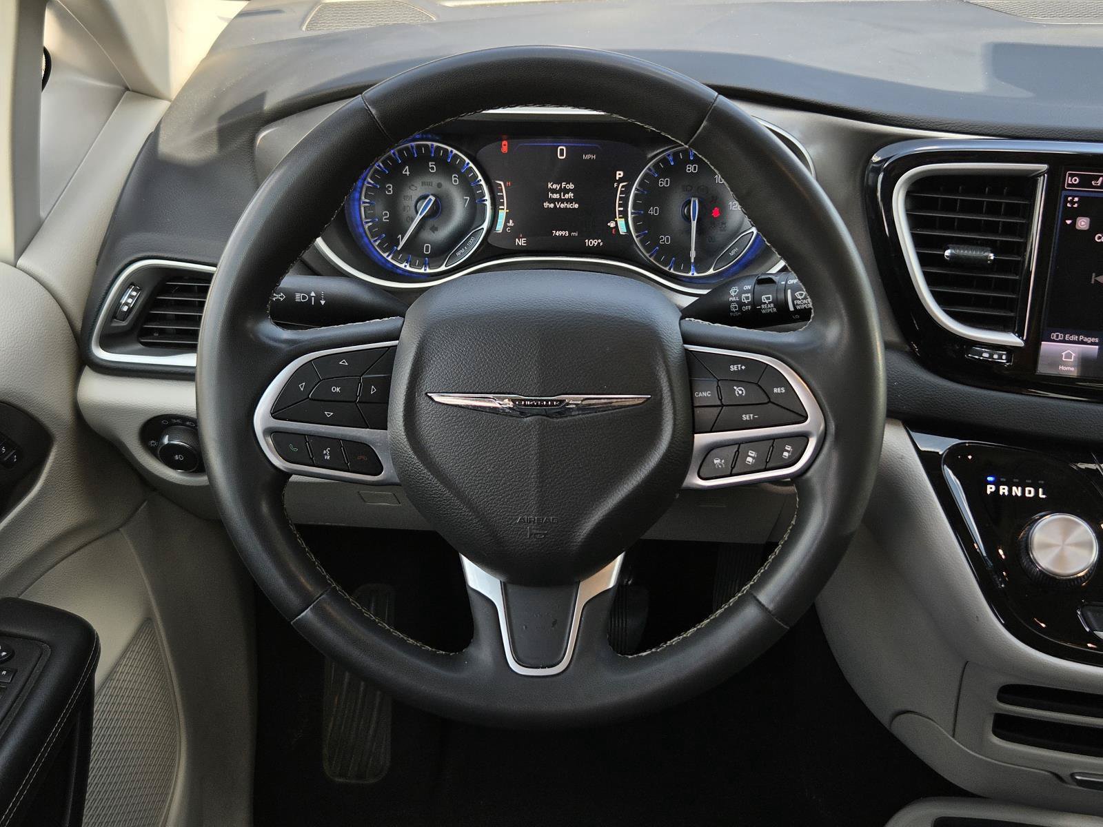 Used 2023 Chrysler Pacifica Touring-L FWD image 19