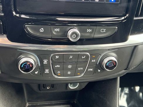 Used 2023 Chevrolet Traverse LT w/ Rear Camera Mirror Package image 20