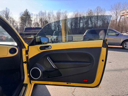 Used 2012 Volkswagen Beetle 2.5 image 12