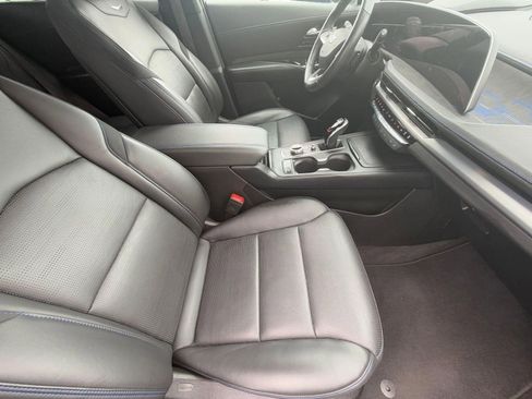 Used 2024 Cadillac XT4 Sport image 35