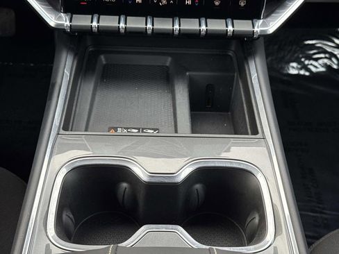 Used 2025 GMC Acadia Elevation AWD/4WD image 7