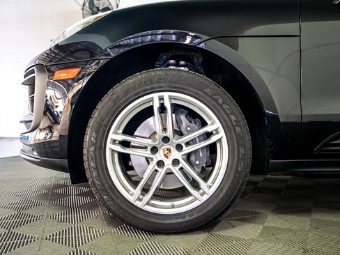 Certified 2025 Porsche Macan image 14