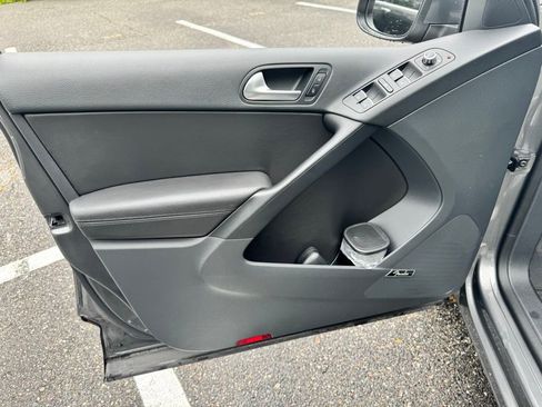 Used 2015 Volkswagen Tiguan SEL FWD image 13