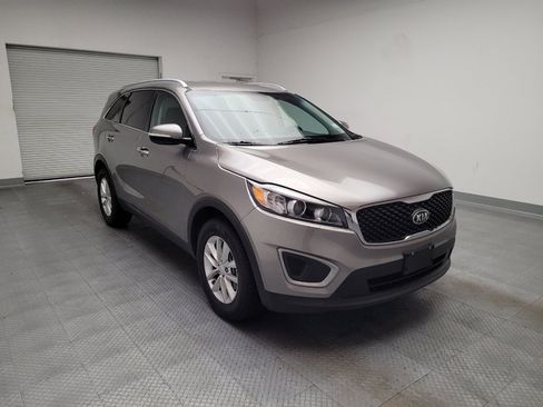 Used 2017 Kia Sorento FWD image 13