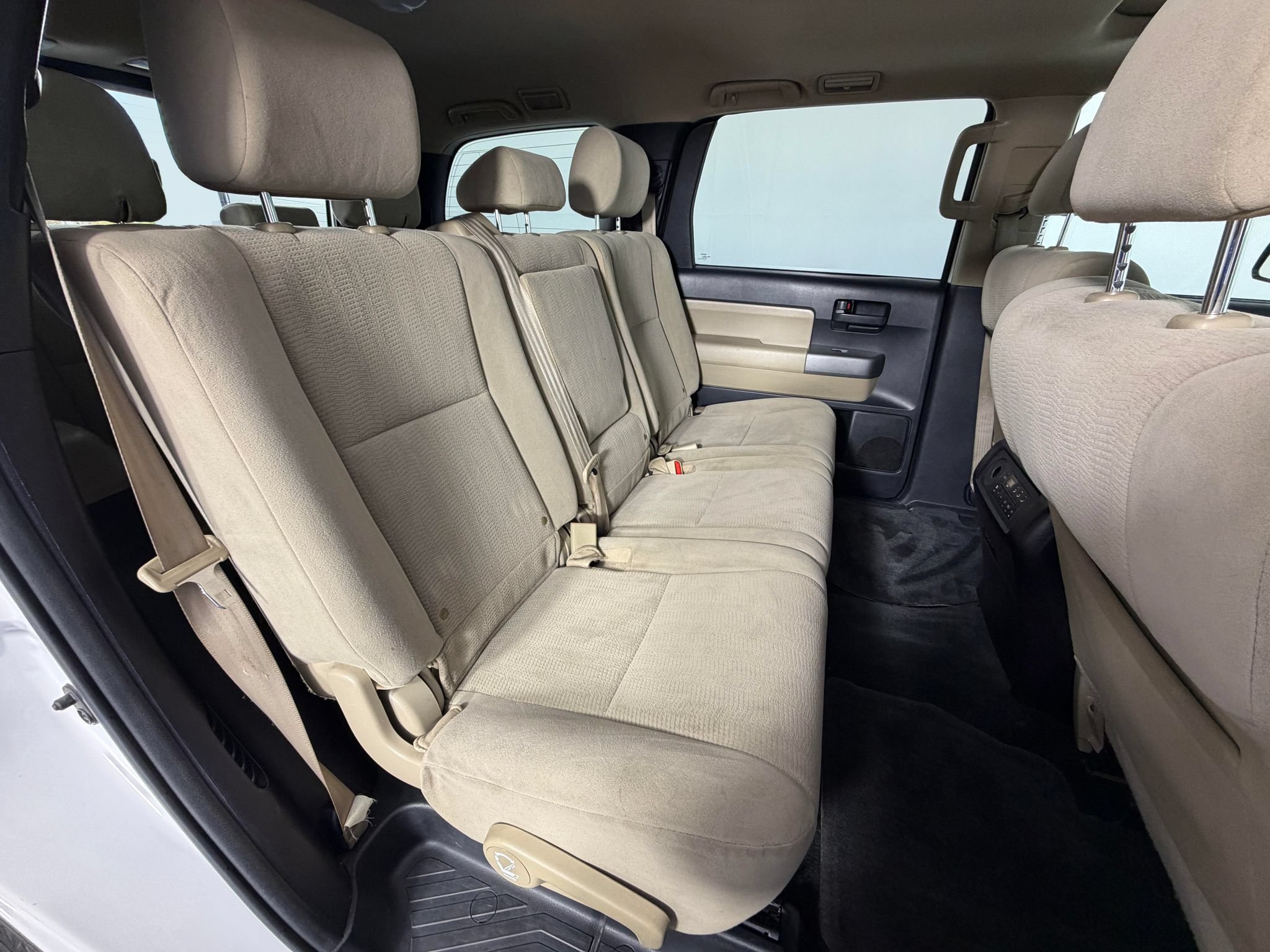 Used 2016 Toyota Sequoia SR5 AWD/4WD image 27