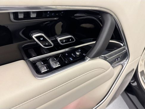 Certified 2025 Land Rover Range Rover Autobiography AWD/4WD image 18