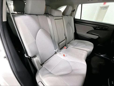 Used 2023 Toyota Highlander L AWD/4WD image 32